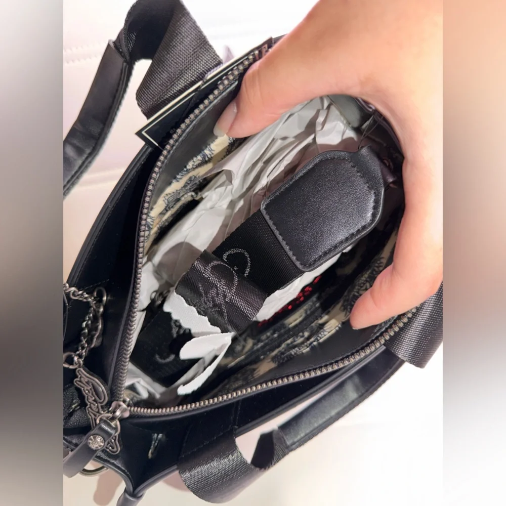 BRAND NEW Ed Hardy black tote with red rhinestone heart tattoo - Picture 3 of 3